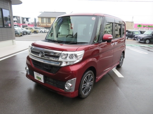 軽自動車・コンパクトカー・ミニバン・SUVなど、常時100台揃っている展示場へようこそにゃん！いろんなクルマがあるにゃん！
