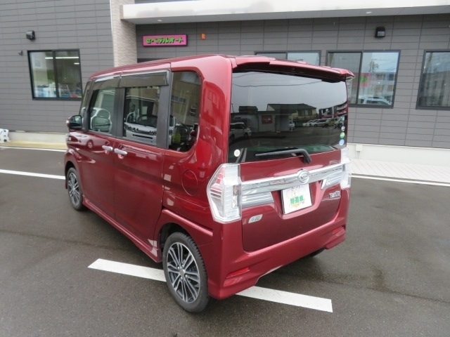 テールランプも各メーカーがそれぞれに凝ったデザインをしてるにゃん！