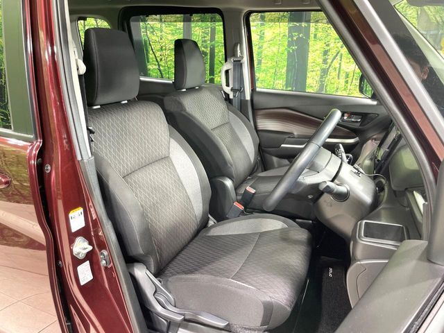 運転席シート廻りは使用感も少なく、良好な状態となっています。丁寧に使われていたことがよくわかりますね。