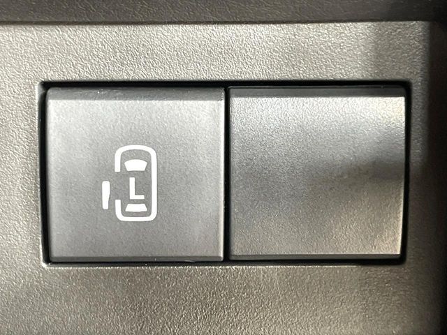 【パワースライドドア】スマートキーや運転席のスイッチでスライドドアの開閉が可能♪電動だから力を入れてドアを開ける必要が無く、小さいお子様でも、重い荷物を持っている時もラクに開け閉めできます♪