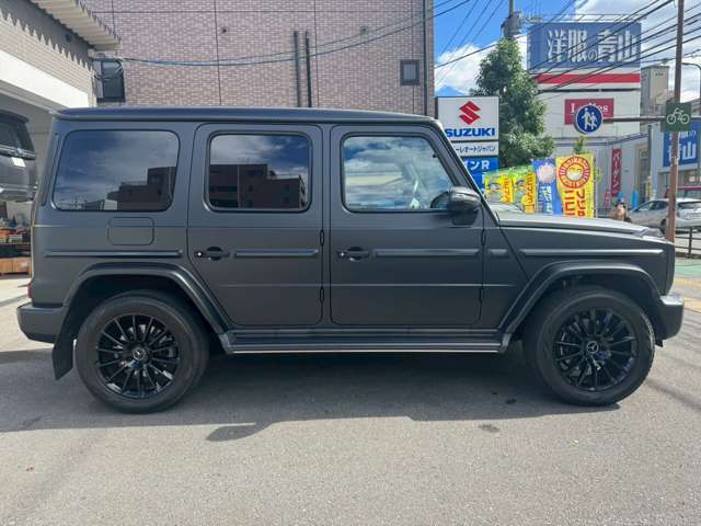 車検や板金などでお車お預かりの際、サービス代車をご用意しております。損害保険対応もしております。