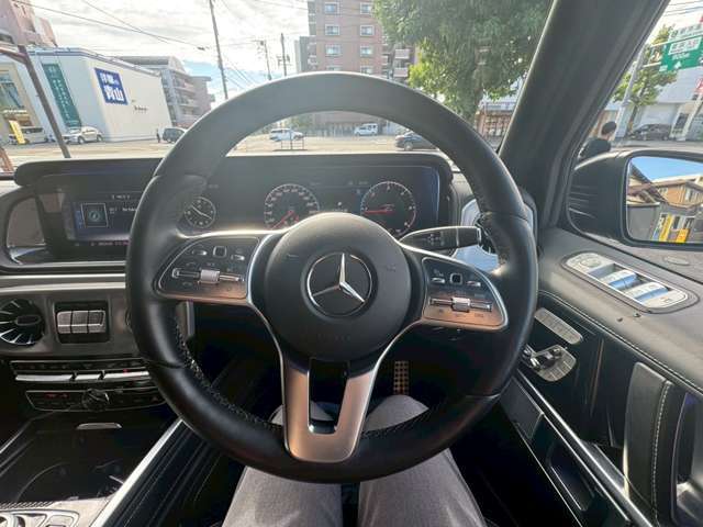 ハンドル周りはこのように運転しやすい装備がついております。