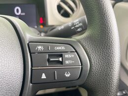 【アダプティブクルーズコントロール】高速道路での長距離走行が楽に！！自動で速度を保つクルーズコントロールが、衝突軽減システムと連携し、前方の車両を感知して車間を保つように速度調節してくれます！！