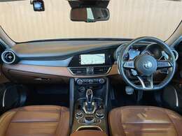 LIBERALAでは多種多様の車種をご用意させていただいております。お客様がご納得いくまで、そのお車の持つ特性を五感すべてで感じ取っていただける場をご提供します。