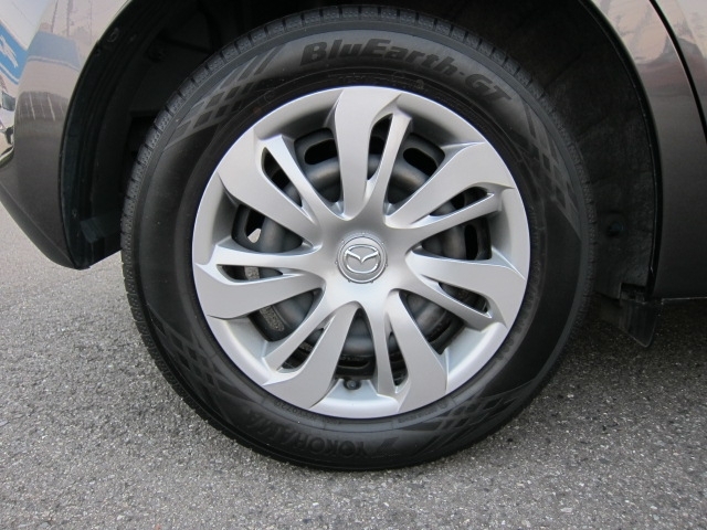 タイヤサイズは185/65R15です