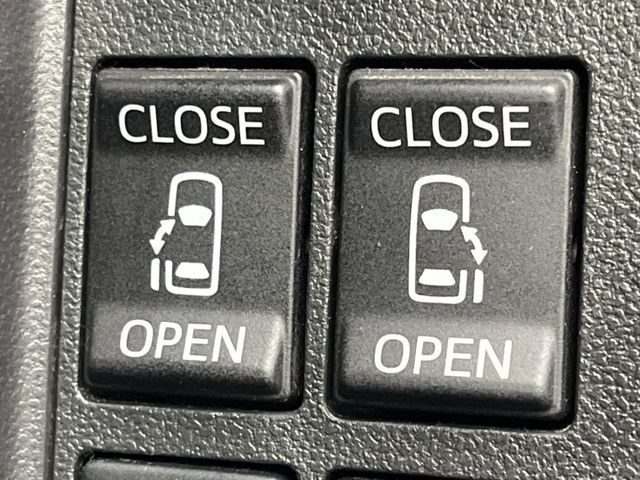 【両側パワースライドドア】スマートキーや運転席のスイッチで後席両側スライドドアの開閉が可能♪電動だから力を入れてドアを開ける必要が無く、小さなお子様でも簡単に開け閉めでき快適です♪