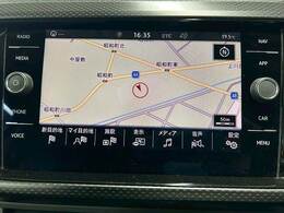 【メモリナビ】FM・AMラジオやブルートゥース接続など多彩な機能を併せ持っており、インパネ周りがすっきりしてますね！追加オプションでナビ機能やフルセグTV再生なども可能です。