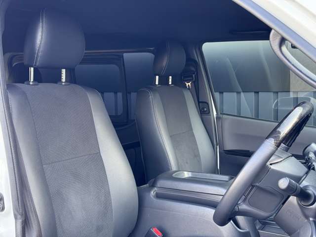 運転席の画像です。