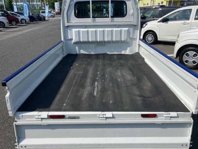 WECARSでは各商談席に大型モニターをご用意しております！見やすい大画面でゆったりと全国の在庫をご覧いただけます！是非ご来店お待ちしております！