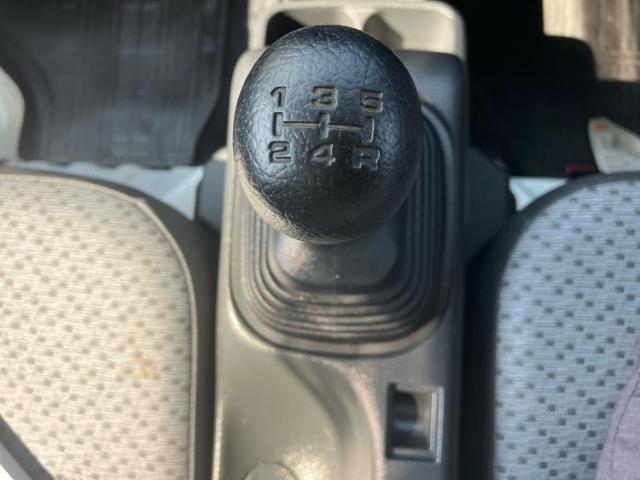 WECARSの展示場では実際に見て、触ってお車をお選びいただけます！知識の豊富な営業スタッフが様々なカーライフをご提案いたします！