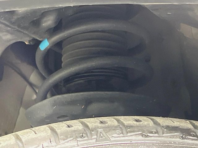 お車を安心してお乗りいただく為には、足回りの定期点検が欠かせません。サービスサポート（有償保証）では無料点検もご提供しており、安心のカーライフをお過ごしいただけるサポート体制が整っています。