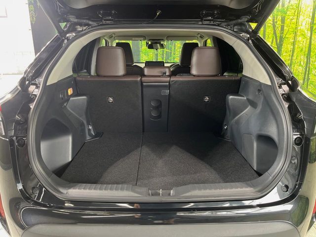 【パワーバックドア】スマートキーや運転席のボタンを押すだけでリアゲートが自動で開閉します！荷物を持っている時や、高い位置にあるバックドアを閉める際に便利な機能です♪