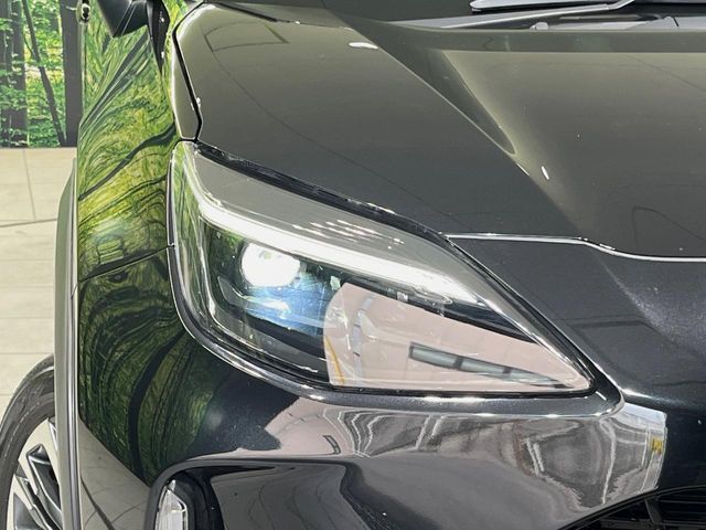 【LEDヘッドライト】悪天候や夜間走行時も良好な視界を確保し安心して運転できる高輝度LEDヘッドライトを装備！点灯速度が早く、消費電力も抑えられています。