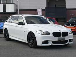 V型8気筒4，400ccツインターボエンジン　0-100km/h4.6秒