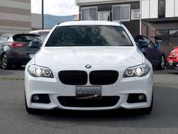 V型8気筒4，400ccツインターボエンジン　0-100km/h4.6秒