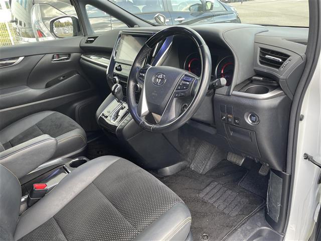 【運転席】『運転席周辺』の画像になります。写真の内容に関してご不明点、ご質問等がございましたらお気軽にガリバー店舗までお問い合わせください。