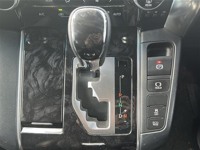 【シフトレバー】『シフトレバー』の画像になります。写真の内容に関してご不明点、ご質問等がございましたらお気軽にガリバー店舗までお問い合わせください。