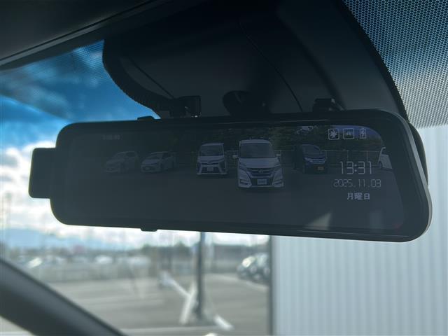 【バックミラー】『バックミラー周辺』の画像になります。写真の内容に関してご不明点、ご質問等がございましたらお気軽にガリバー店舗までお問い合わせください。