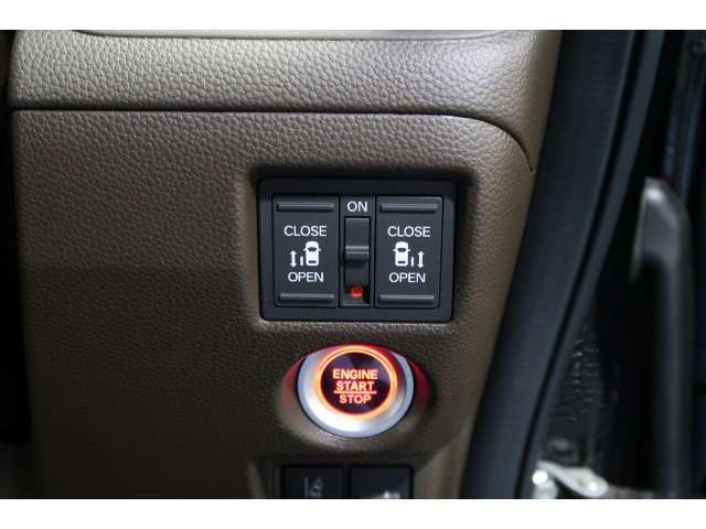 ◆◆両側電動スライドドア！！荷物で手が塞がる時など簡単にドアの開閉が出来ます！何より力いらずで開閉OK！女性やお年寄りにも優しい♪電動機能はOFFにもできますから元気なお子様の駆け出しも安心！