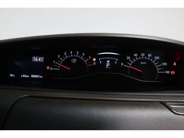 メーターも見易いレイアウトなので安心ドライブをサポートします☆