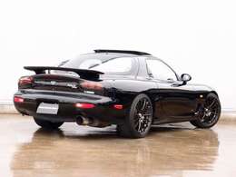 全国でも台数の少ないRX-7　AT車両の入庫！希少価値の高いサンルーフを装備しHKSマフラー、wedssport　SA15R18AW、新車オプションBOSEウーハーなど希少価値の高い車両となります