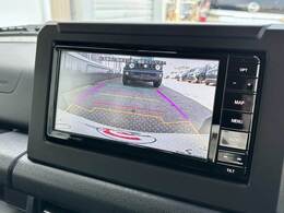【カラーバックモニター】を装備しております。リアの映像がカラーで映し出されますので日々の駐車も安心安全です。