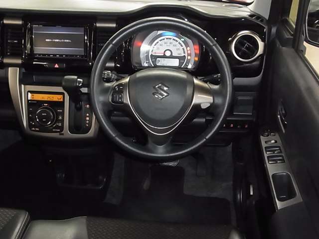 系列会社にメルセデスベンツ、BMW、VW、GMシボレー、クライスラー、スズキアリーナ等正規ディーラーを持つ当社ならご納車後の整備のノウハウも御座いますので安心してお乗り頂けます。