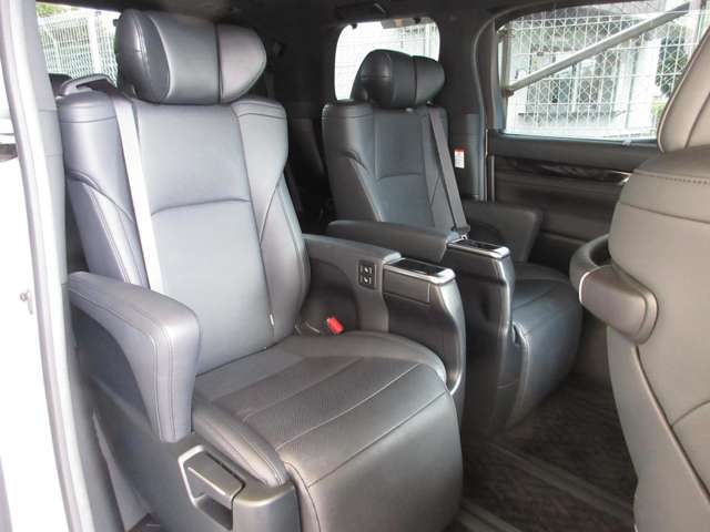 在庫にないお車ももちろんお客様のご希望を聞かせていただき、全国のオートオークションからお探しすることも可能ですのでお問い合わせお待ちしております。