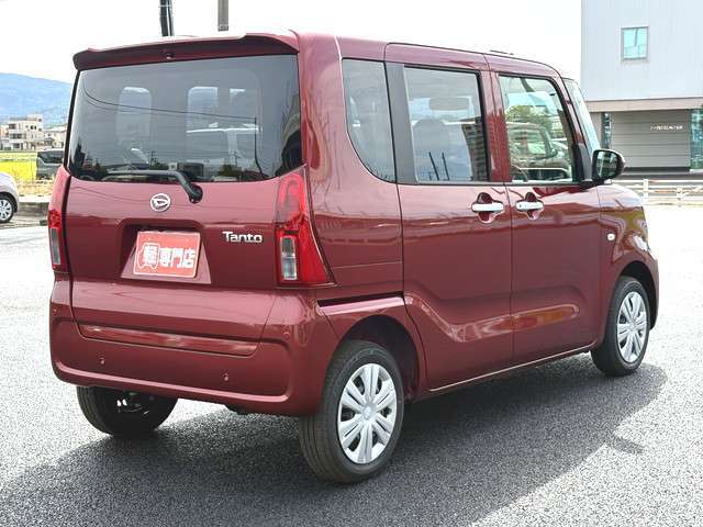 当店の届出(登録)済未使用車、中古車ご購入希望のお客様には一度ご来店いただき現車をご確認いただいております。遠方からの場合ご足労お掛けしますが一度ご来店をお願いします。