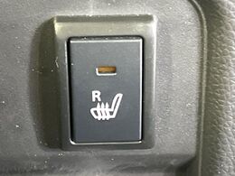 【シートヒーター】寒い日に重宝するシートヒーター！エアコンより早く温まってくれるので寒がりの人も安心ですね♪エアコンの温風は乾燥するから苦手、という方にもをおすすめです。