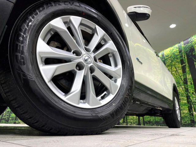 【純正17インチアルミホイール】外観にマッチした純正アルミホイールを装着しております。各種社外アルミホイールや、スタッドレスタイヤも取扱いしております。是非ご相談ください♪