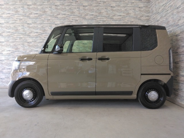 オプションになりますが、ボディーコーティングもご用意しております。新車の輝きに近づき、洗車などのお手入れも楽になりますよ。