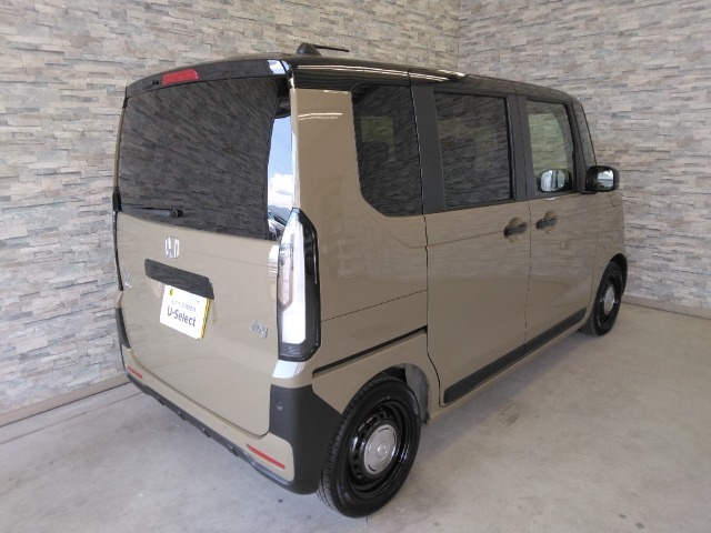 オプションになりますが、ボディーコーティングもご用意しております。新車の輝きに近づき、洗車などのお手入れも楽になりますよ。