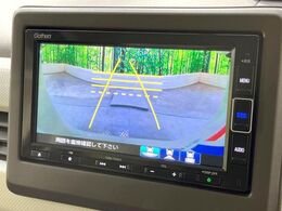 【バックカメラ】駐車時に後方がリアルタイム映像で確認できます。大型商業施設や立体駐車場での駐車時や、夜間のバック時に大活躍！運転スキルに関わらず、今や必須となった装備のひとつです！