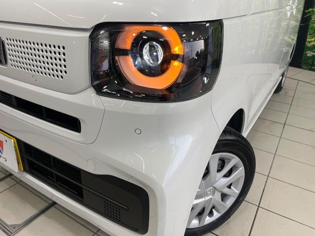 【LEDヘッドライト】悪天候や夜間走行時も良好な視界を確保し安心して運転できる高輝度LEDヘッドライトを装備！点灯速度が早く、消費電力も抑えられています。