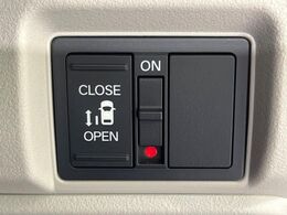 【パワースライドドア】スマートキーや運転席のスイッチでスライドドアの開閉が可能♪電動だから力を入れてドアを開ける必要が無く、小さいお子様でも、重い荷物を持っている時もラクに開け閉めできます♪