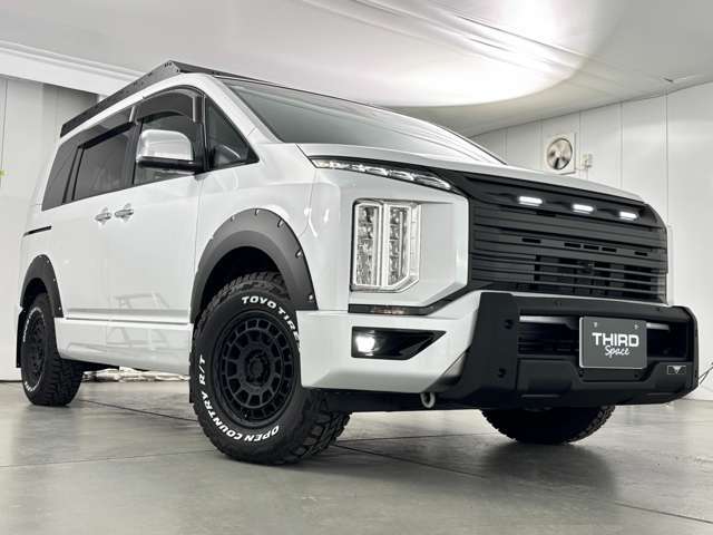 サードスペースオリジナル製作のフロントバンパーを装着◎樹脂製で構成されているため衝突安全性を確保◎デリカD5のスタイリングを崩さず存在感をアピール◎