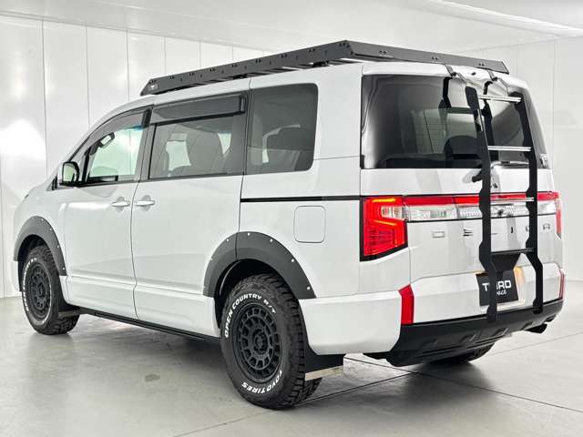 リアゲートは電動アシスト機能付きなので重たい荷物があるときでも便利◎運転席からでも開閉を可能にするスイッチも設ける◎