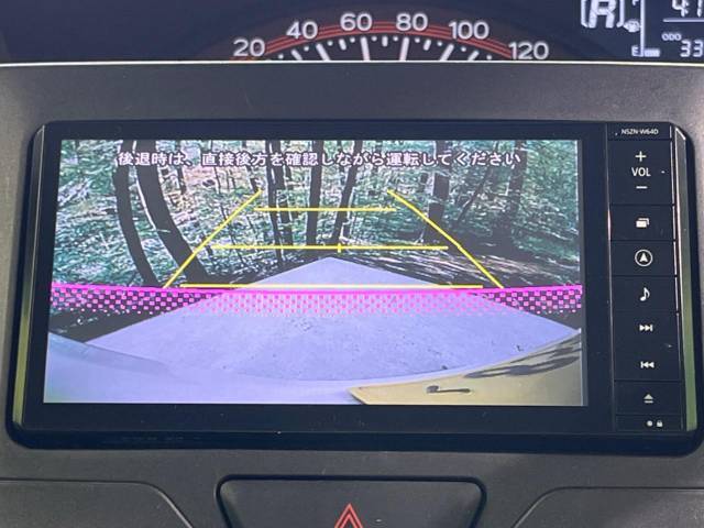 【バックカメラ】駐車時に後方がリアルタイム映像で確認できます。大型商業施設や立体駐車場での駐車時や、夜間のバック時に大活躍！運転スキルに関わらず、今や必須となった装備のひとつです！