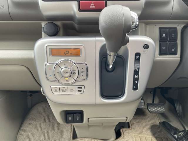 【シフトレバー】簡単にギアを変えれます。運転スタイルに合わせた走りを！快適なドライブにしてくれます。