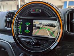 バックカメラ装備。後方確認に役立ち、楽々駐車やバックをしていただけます。