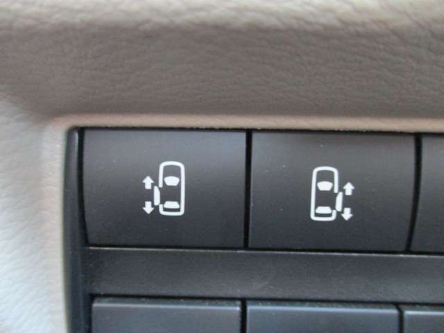 両側電動オートスライドドア付き！！運転席のスイッチでも開閉可能です♪重い荷物を持っている時や雨の日に重宝します。小さいお子様がいても巻き込み防止機能や手動のみに切替も出来ますので、安心です☆