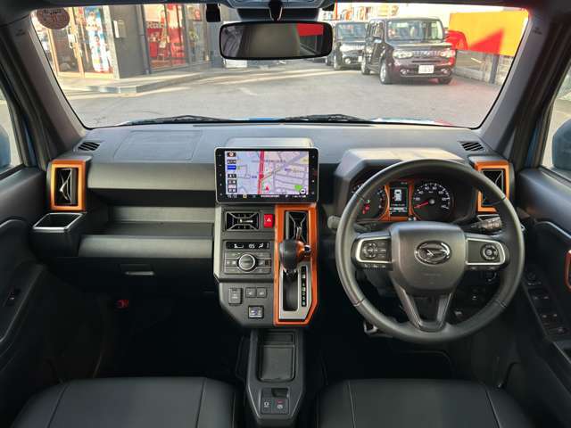 オーディオからエアコンパネルまで操作し易くなっています。