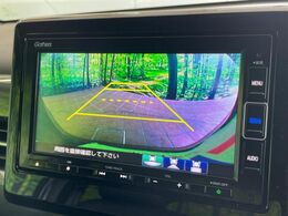 【バックカメラ】駐車時に後方がリアルタイム映像で確認できます。大型商業施設や立体駐車場での駐車時や、夜間のバック時に大活躍！運転スキルに関わらず、今や必須となった装備のひとつです！