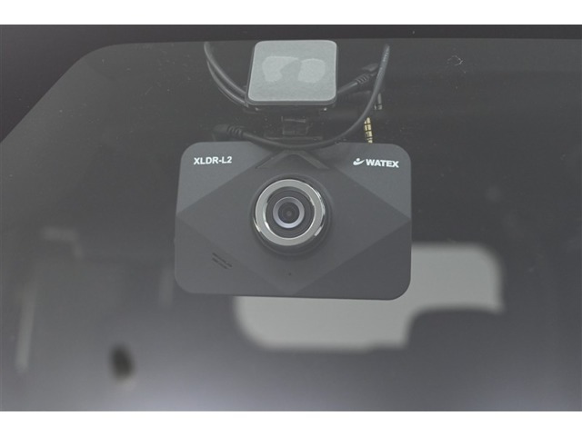 ドライブレコーダーです。　思い出の映像や万が一の映像を記録できます。