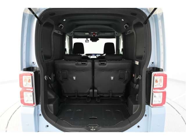 ◆後部座席を両側前方にスライドした状態です。