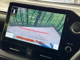 【バックカメラ】駐車時に後方がリアルタイム映像で確認できます。大型商業施設や立体駐車場での駐車時や、夜間のバック時に大活躍！運転スキルに関わらず、今や必須となった装備のひとつです！