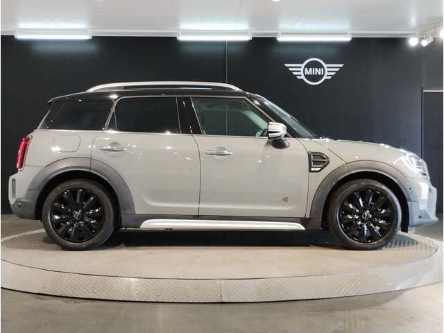 ☆MINIの車の始まりは大人四人がギリギリ乗れるコンパクトな車です！！今となっては3ナンバーですが、もともとは5ナンバーの車でした！！