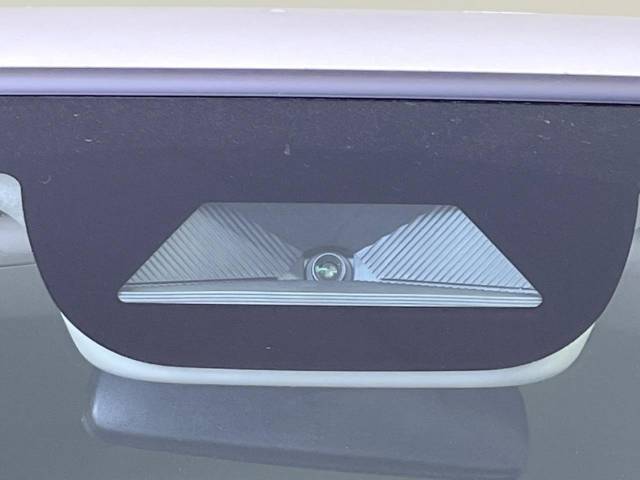 【ホンダセンシング】走行中に前方の車両等を認識し、衝突しそうな時は警報とブレーキで衝突回避と被害軽減をアシスト。より安全にドライブをお楽しみいただけます。