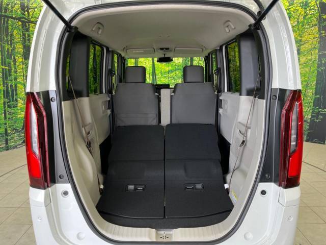 普段のお買い物や通勤、送迎等に十分な荷室スペースを確保しております。セカンドシートを倒すと、大きな荷物の積載も可能です♪
